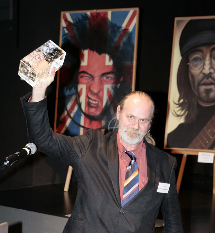 Ole Ohlendorff mit dem Kulturpreis "Blauer Löwe" des Landkreises Harburg 